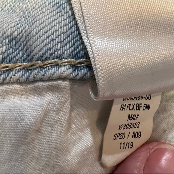 Old Navy Boyfriend Fit Cuffed Light Wash Denim Short size 16W - Picture 6 of 12